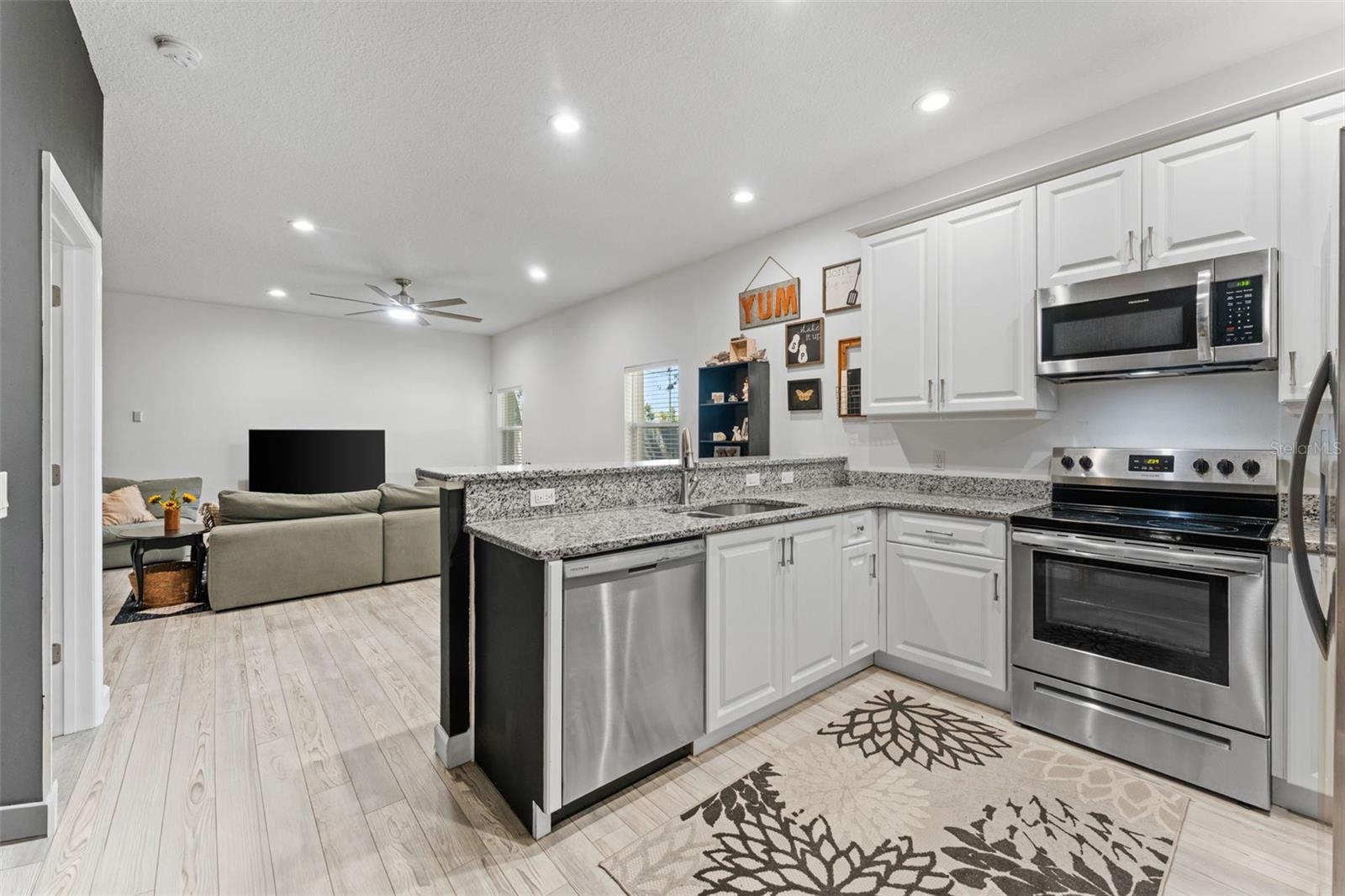 SUNNYLAND PARK 02 BLK 17 KINGSTON - Residential