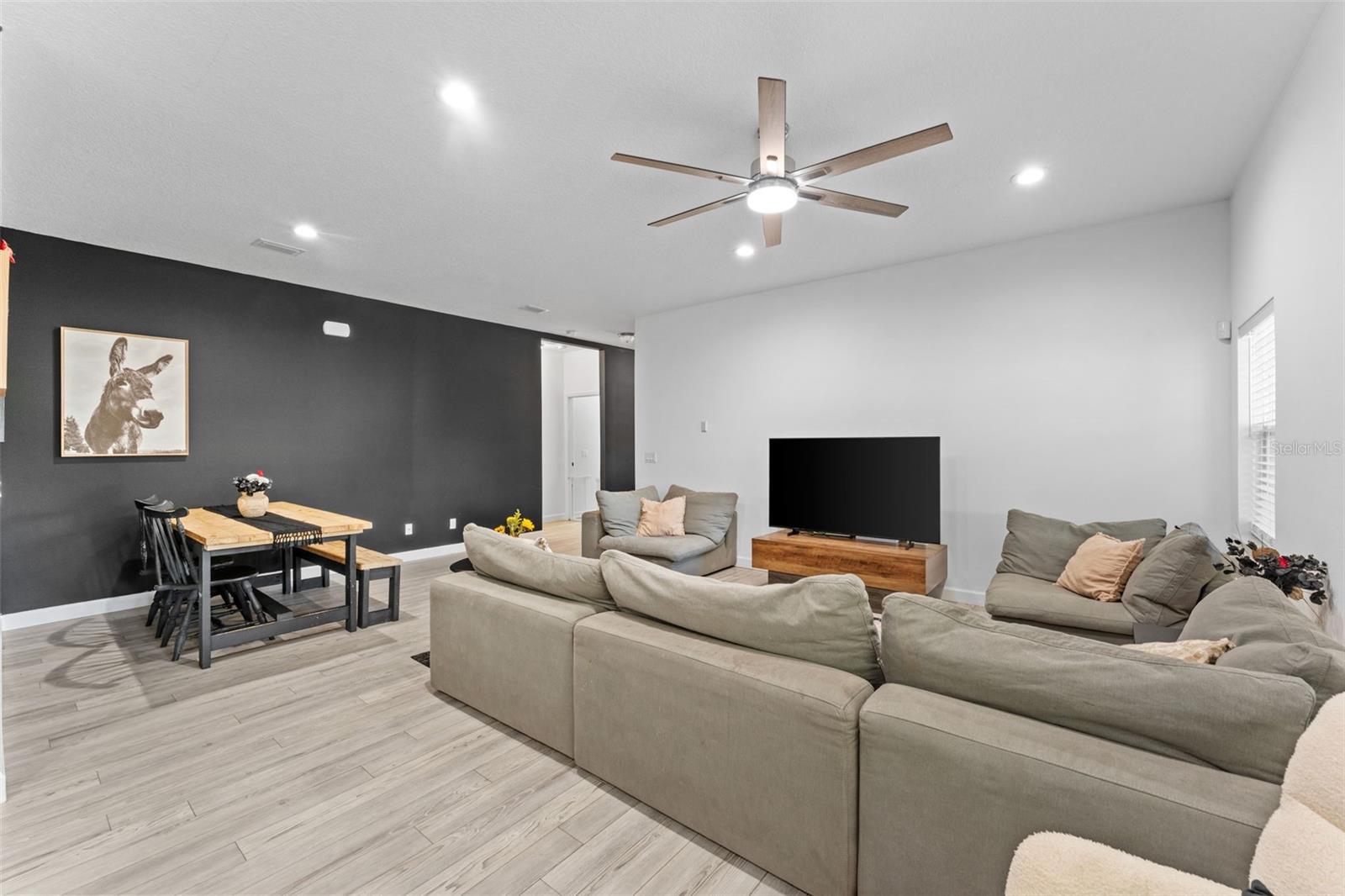 SUNNYLAND PARK 02 BLK 17 KINGSTON - Residential