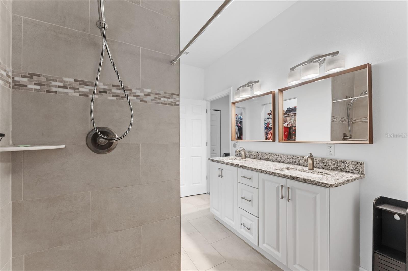 SUNNYLAND PARK 02 BLK 17 KINGSTON - Residential