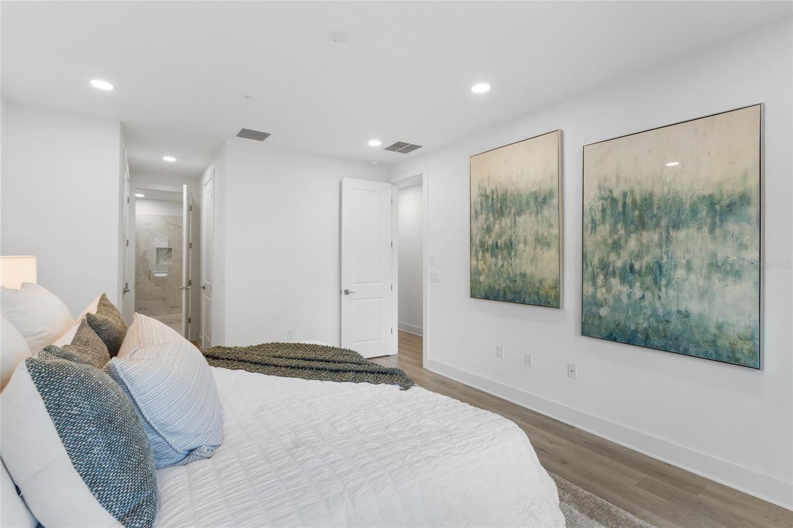 IRVING/PK TWNHMS - Residential Lease