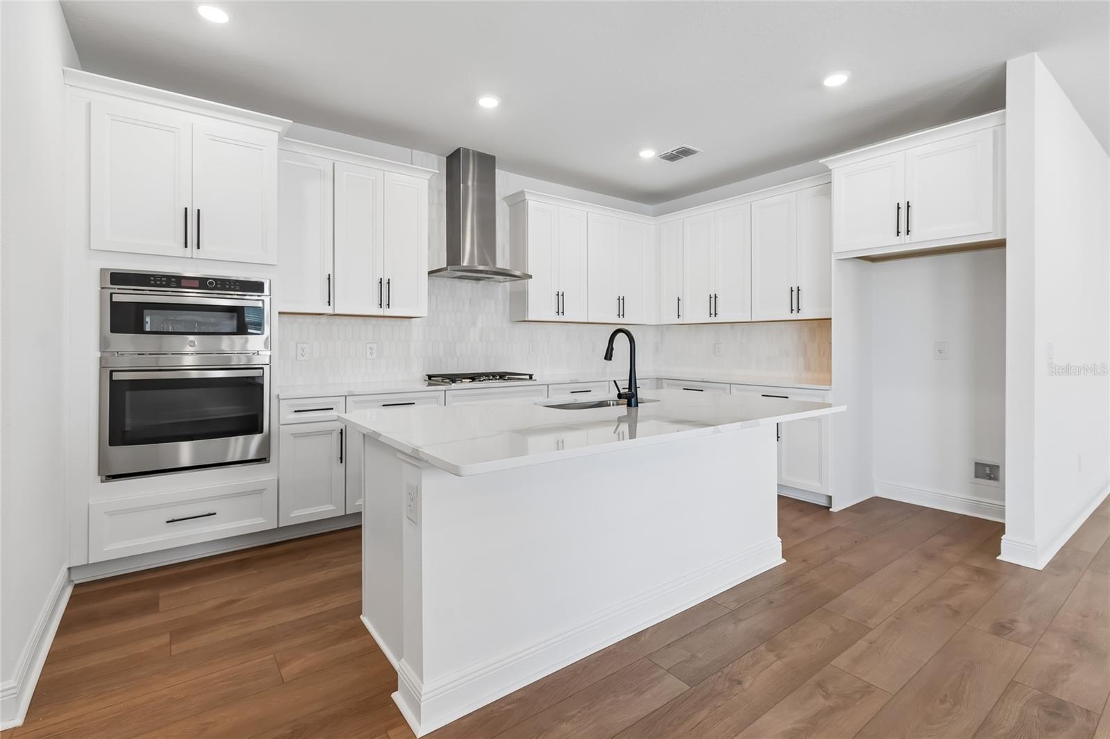 8111 SEAFLOWER PARKWAY