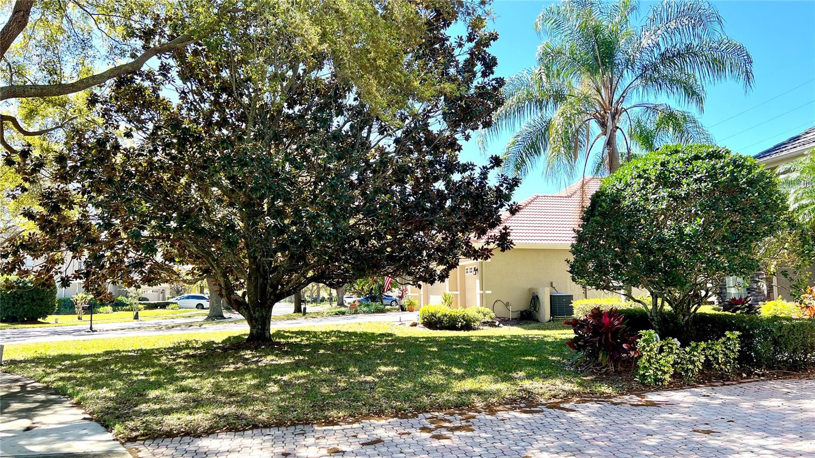 8854 OAK LANDINGS COURT