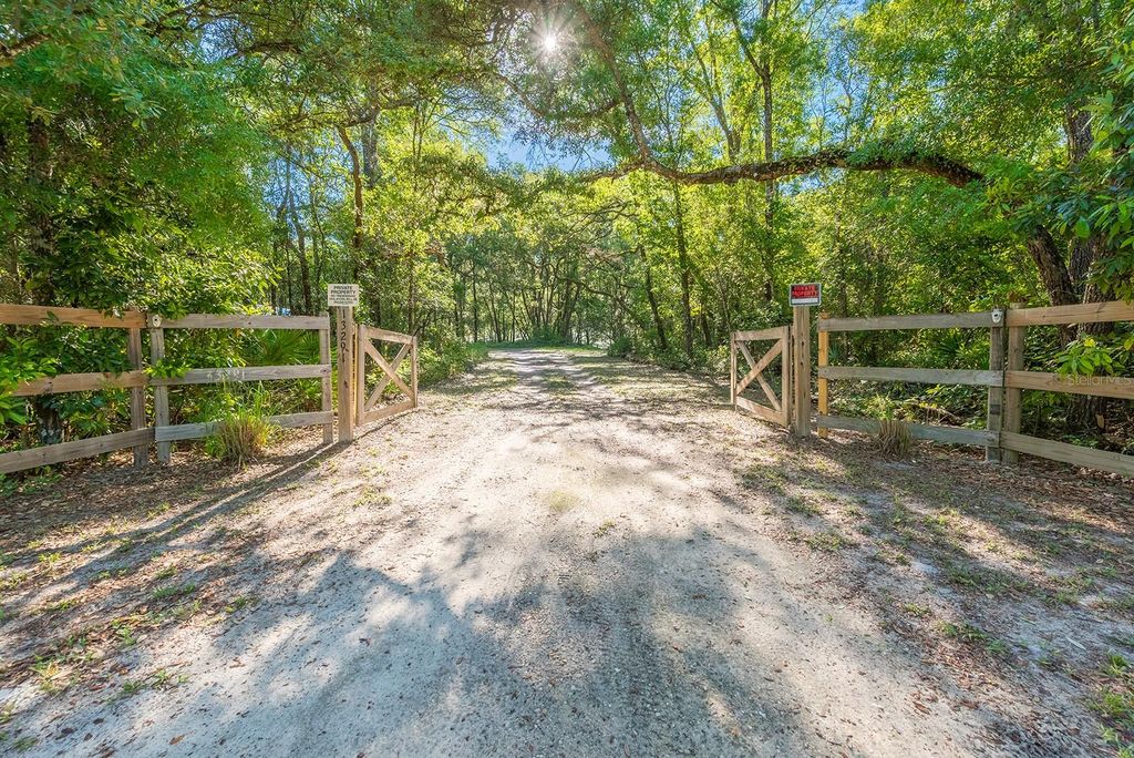 Photo of 13291 NW 86th Avenue, Chiefland, FL 32626 (MLS # GC540469)