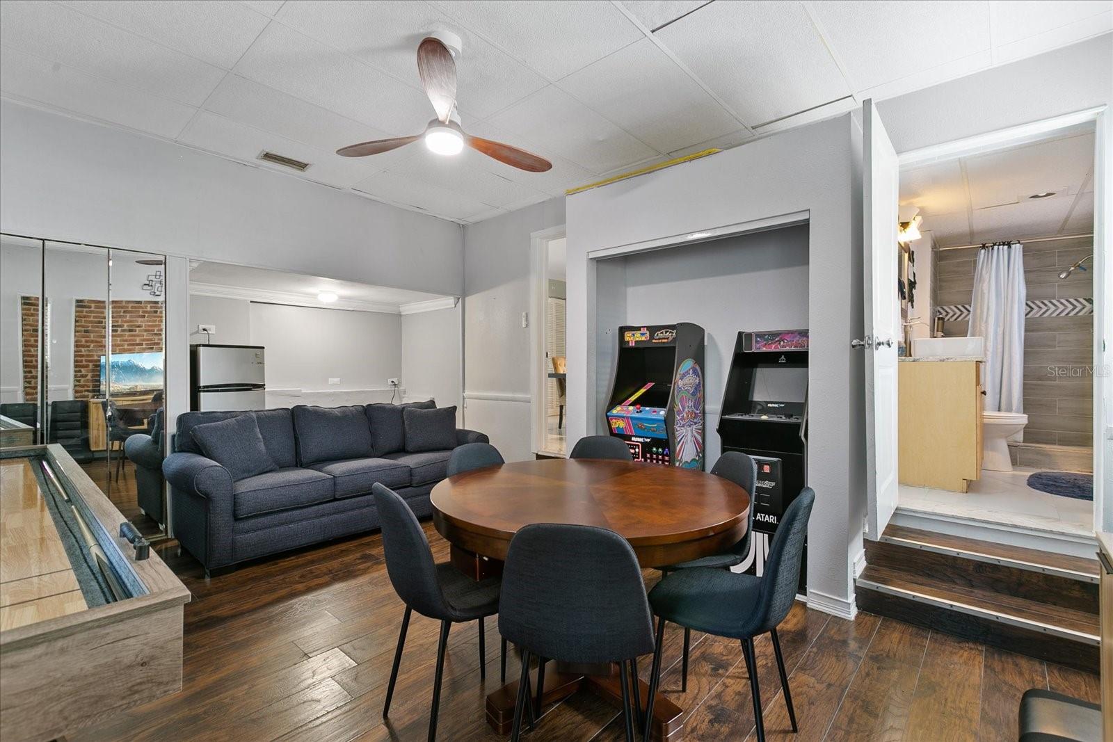 1101 N BETTY LANE