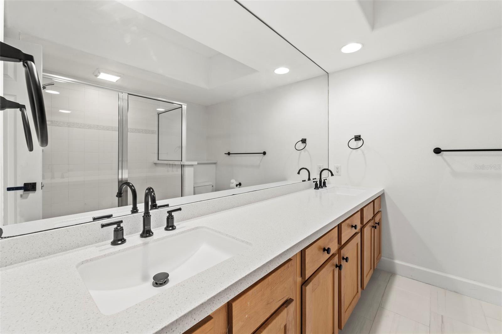 HIDDEN LAGOON AT ARROWHEAD POINT - Residential