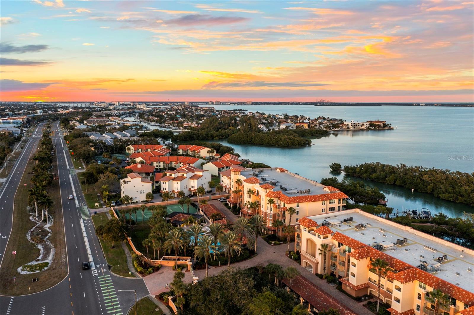 HIDDEN LAGOON AT ARROWHEAD POINT - Residential