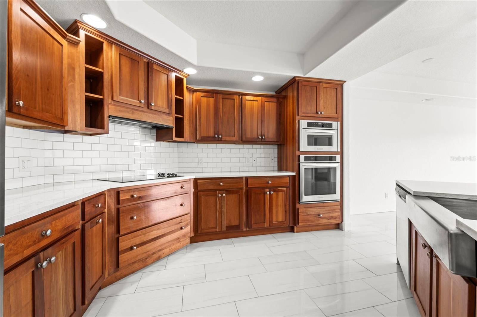 HIDDEN LAGOON AT ARROWHEAD POINT - Residential