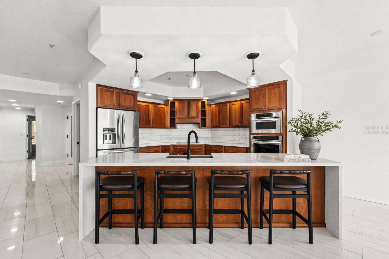 HIDDEN LAGOON AT ARROWHEAD POINT - Residential