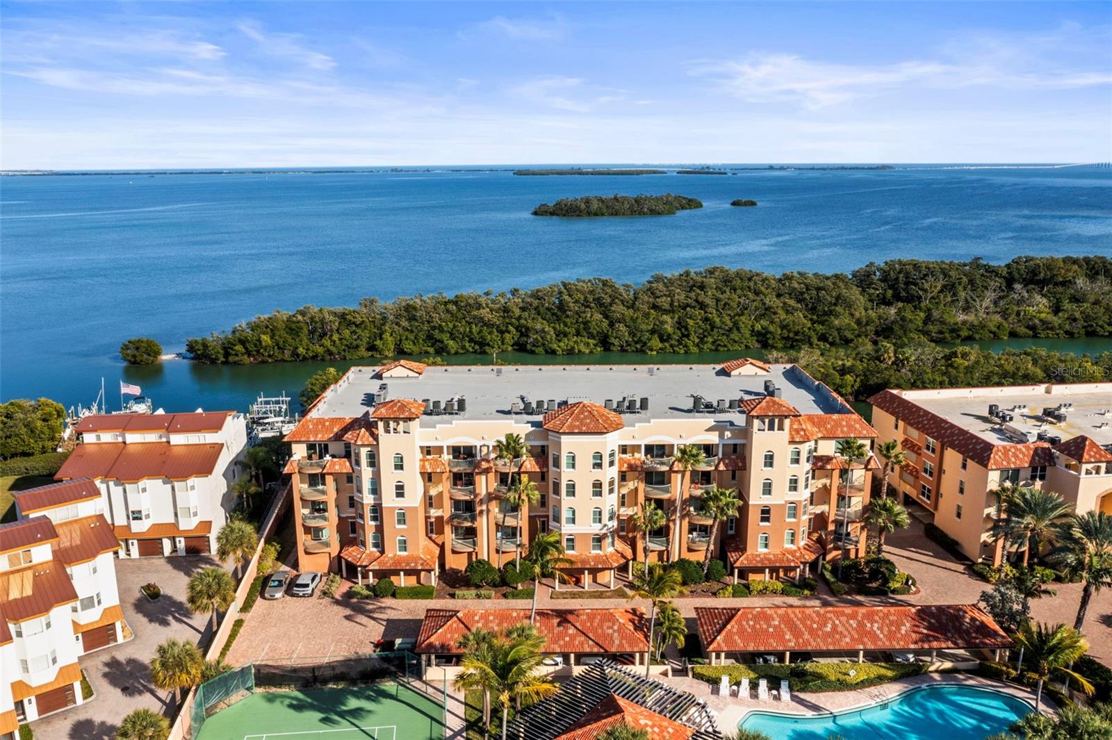 HIDDEN LAGOON AT ARROWHEAD POINT - Residential