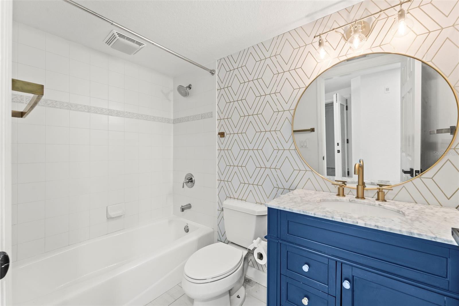 HIDDEN LAGOON AT ARROWHEAD POINT - Residential