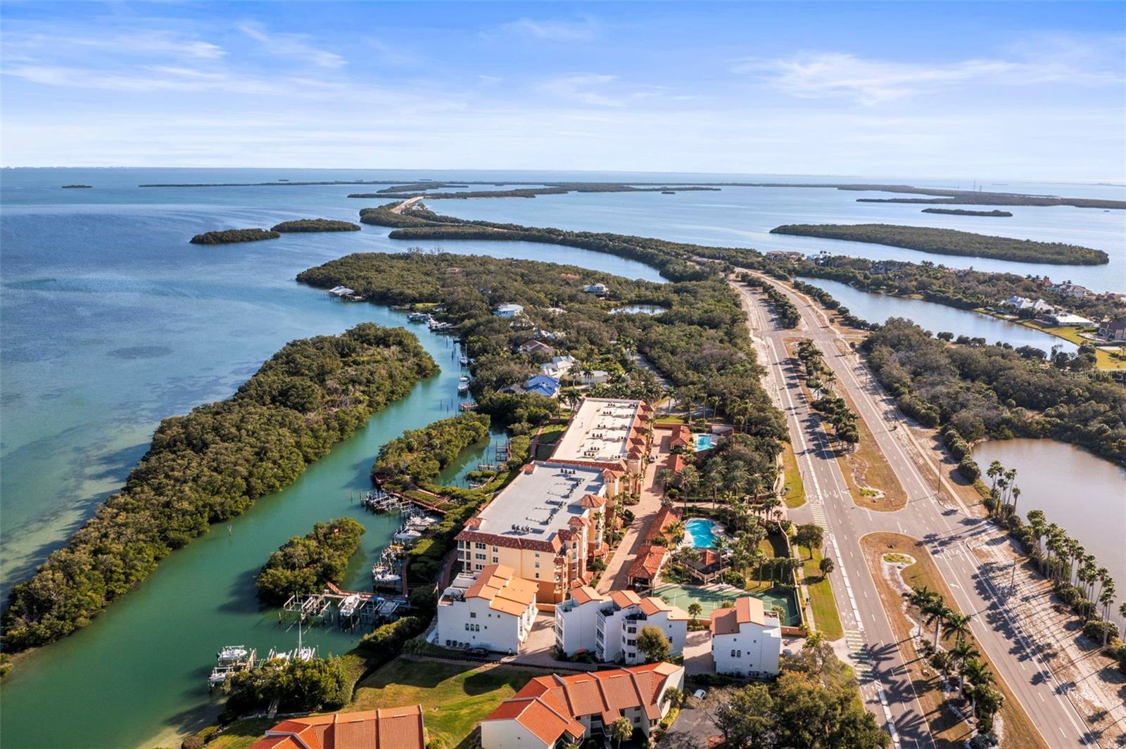HIDDEN LAGOON AT ARROWHEAD POINT - Residential