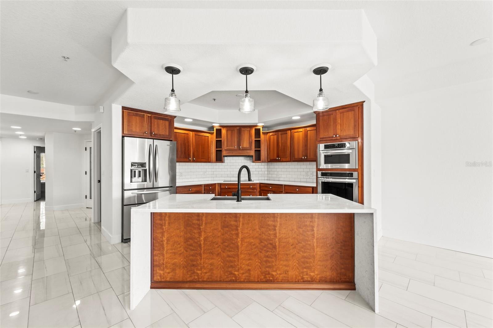 HIDDEN LAGOON AT ARROWHEAD POINT - Residential