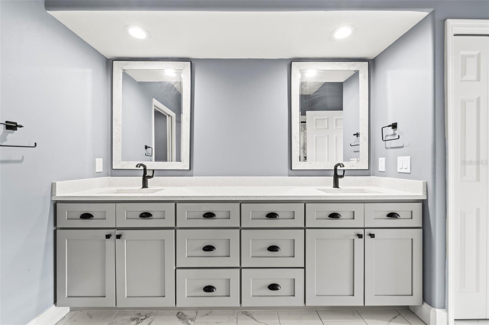 HIDDEN LAGOON AT ARROWHEAD POINT - Residential