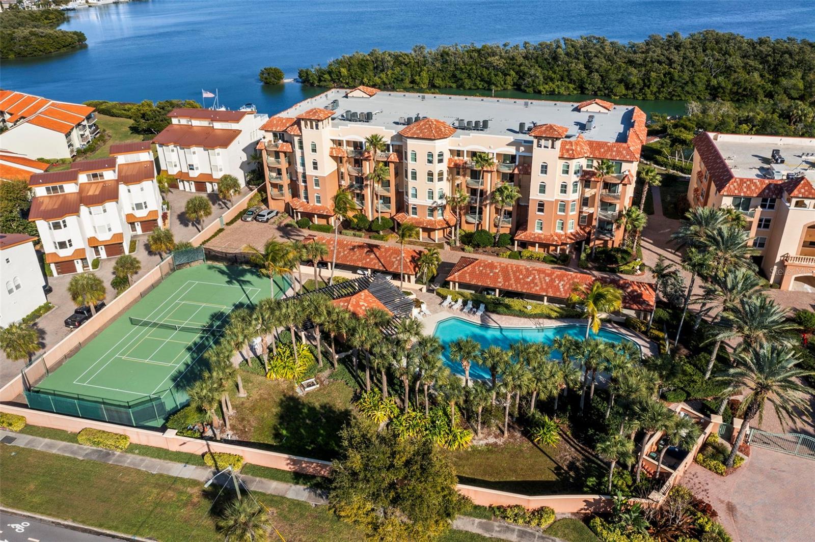 HIDDEN LAGOON AT ARROWHEAD POINT - Residential