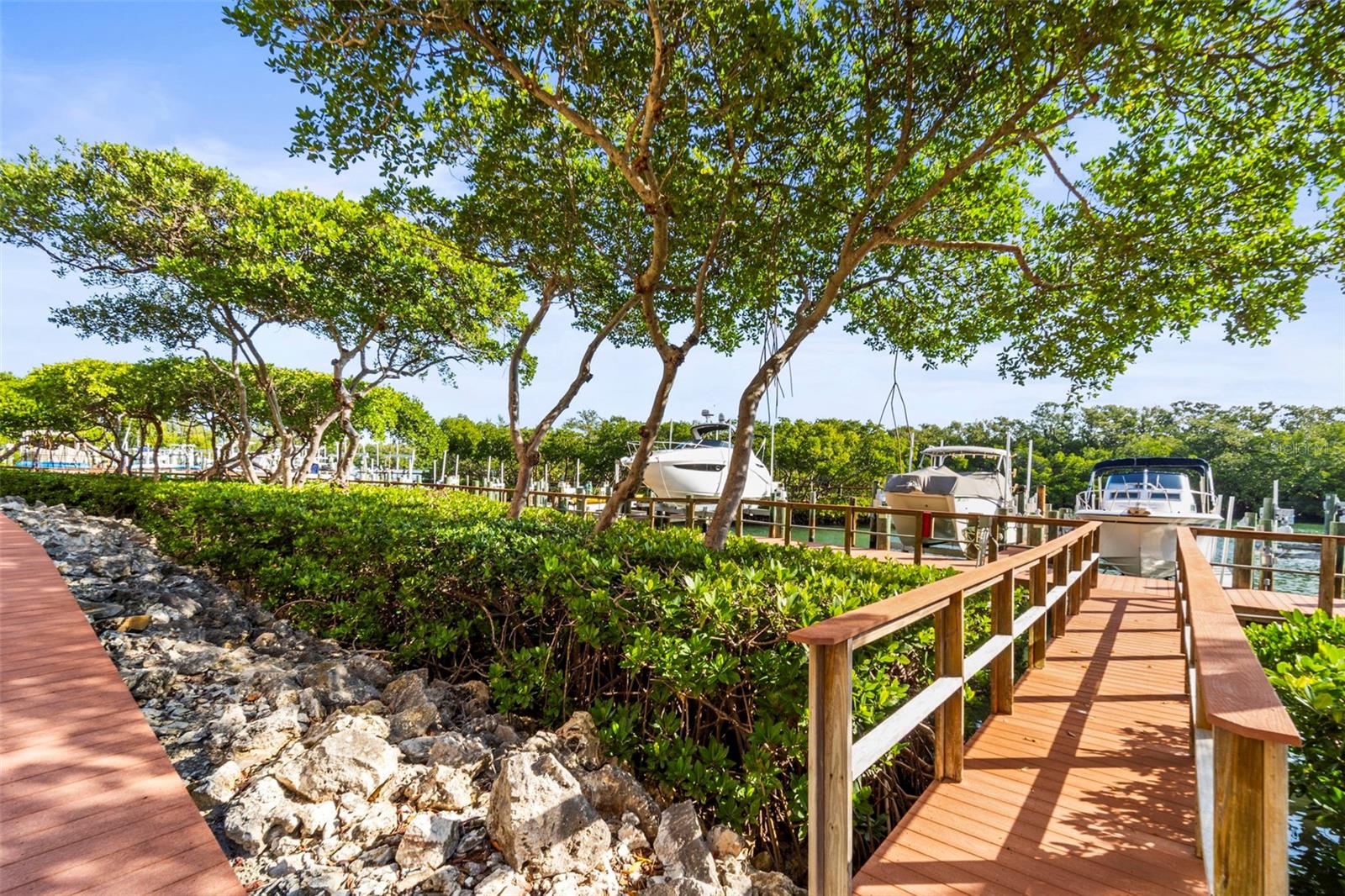 HIDDEN LAGOON AT ARROWHEAD POINT - Residential