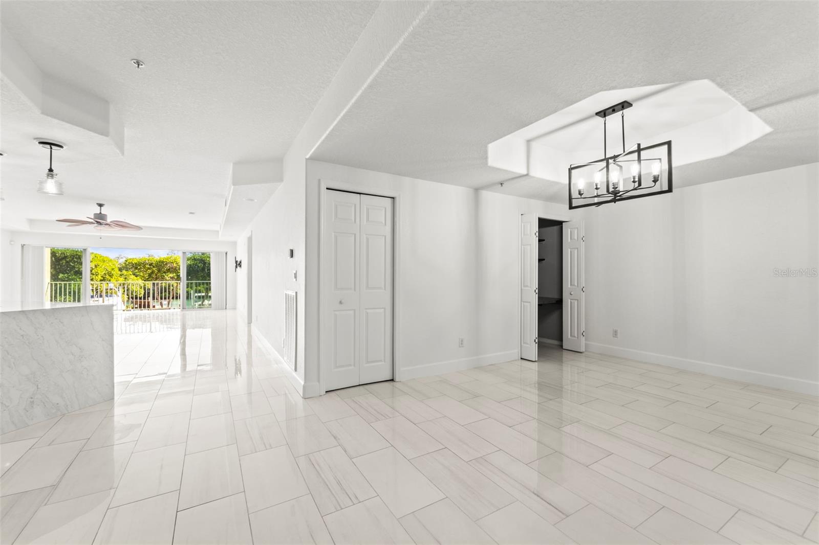 HIDDEN LAGOON AT ARROWHEAD POINT - Residential