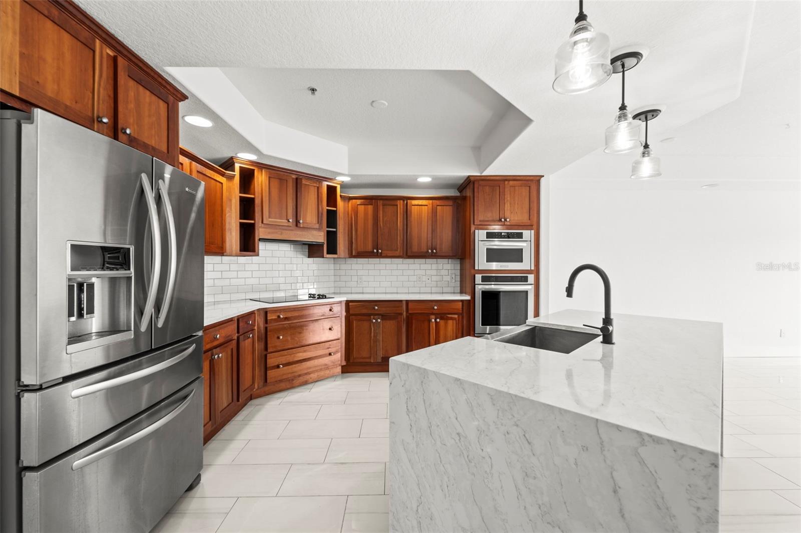 HIDDEN LAGOON AT ARROWHEAD POINT - Residential