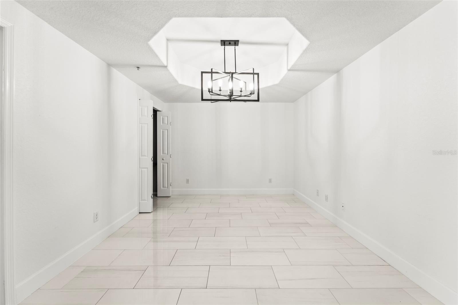 HIDDEN LAGOON AT ARROWHEAD POINT - Residential