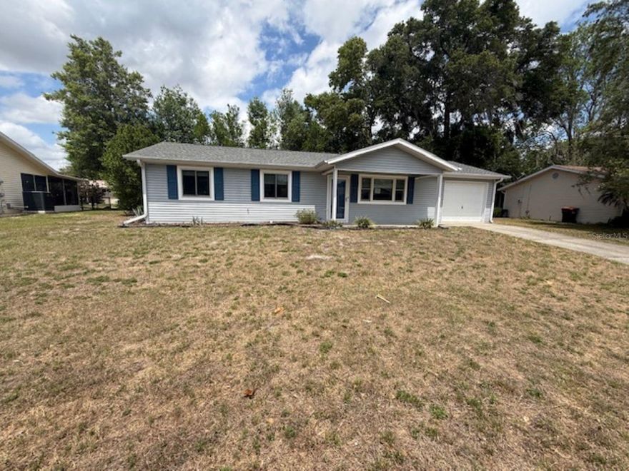 This lovely 2Bd/2Ba home in Oak Run features an open floor plan and huge gormet kitchen. The spacious primary bedroom offers a walk-in closet and ensuite bath.  The active lifestyle in this 55+ Oak Run community grants this beautiful home the perfect location for the active lifestyle you seek.  It featurs an 18 hole Royal Oaks golf course, 2 fitness centers, 6 swimming pools, 5 spas, and over 100 resident run clubs! 
If you are looking for the perfect active lifestyle location, look no further!  Hurry,  one is priced right and will go fast!