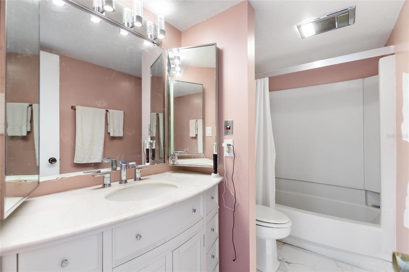 GRENELEFE TENNIS VILLAGE CONDO - Residential
