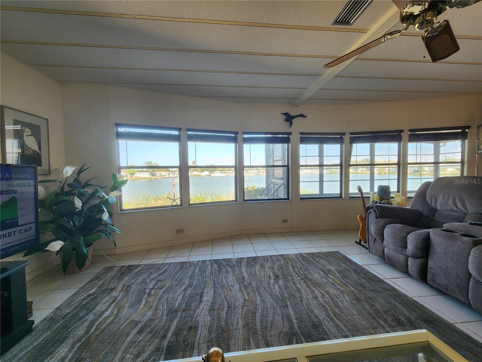 PALM LAKE ESTATES - Residential