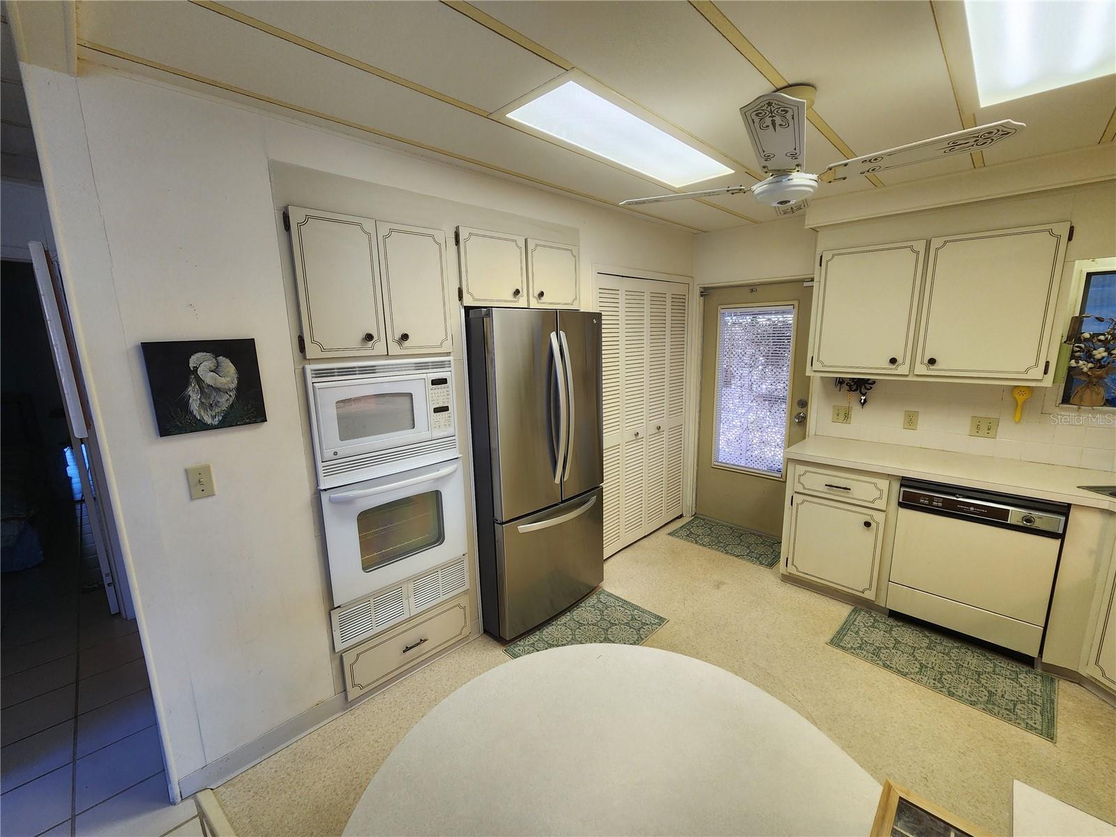 PALM LAKE ESTATES - Residential