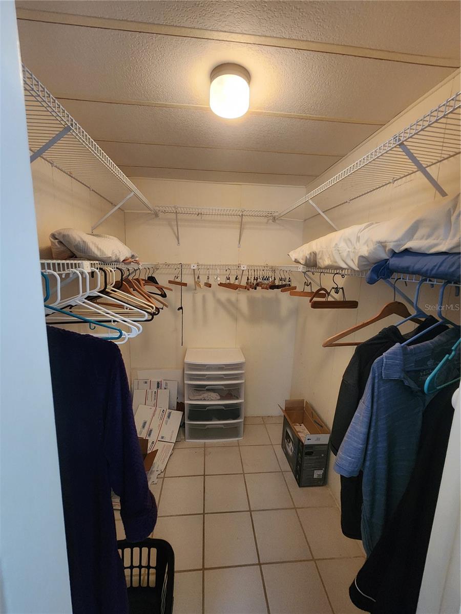 PALM LAKE ESTATES - Residential