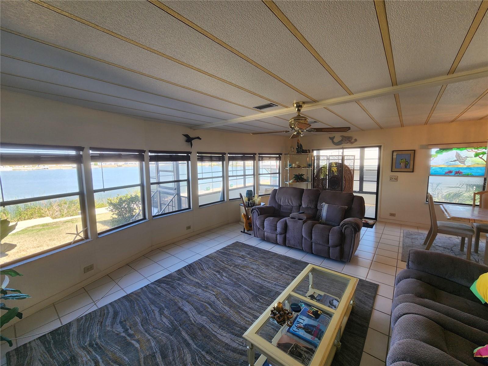 PALM LAKE ESTATES - Residential