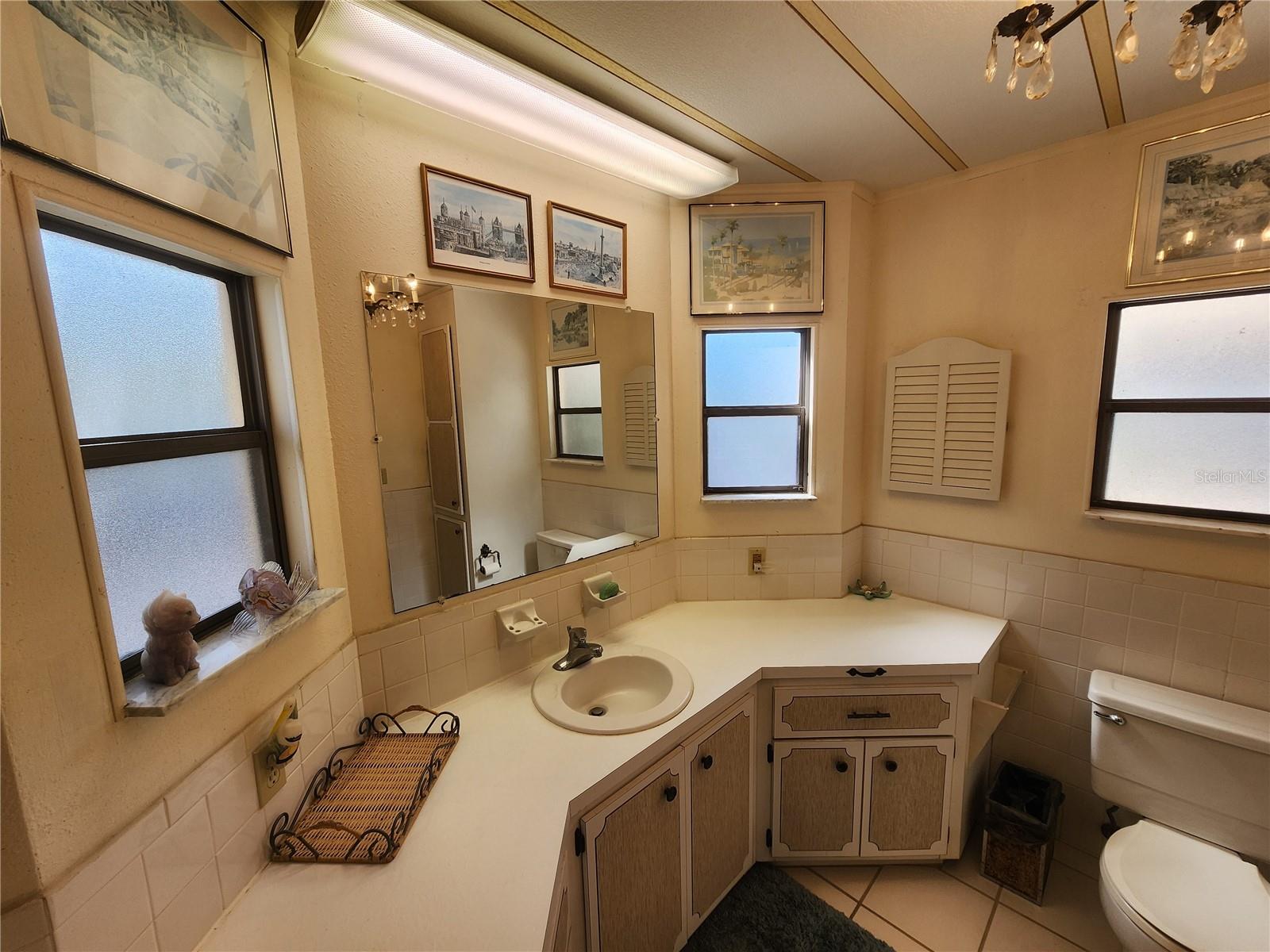 PALM LAKE ESTATES - Residential