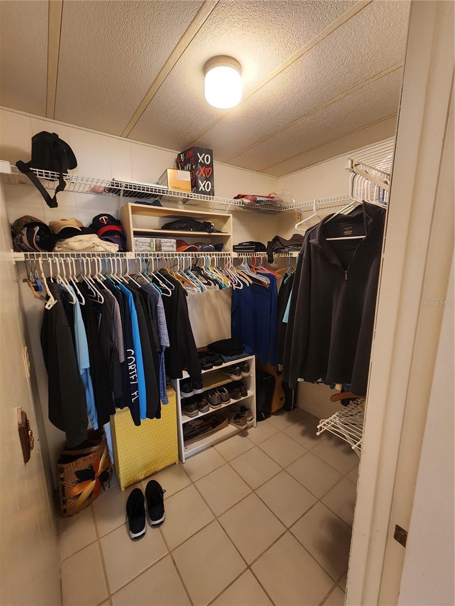 PALM LAKE ESTATES - Residential