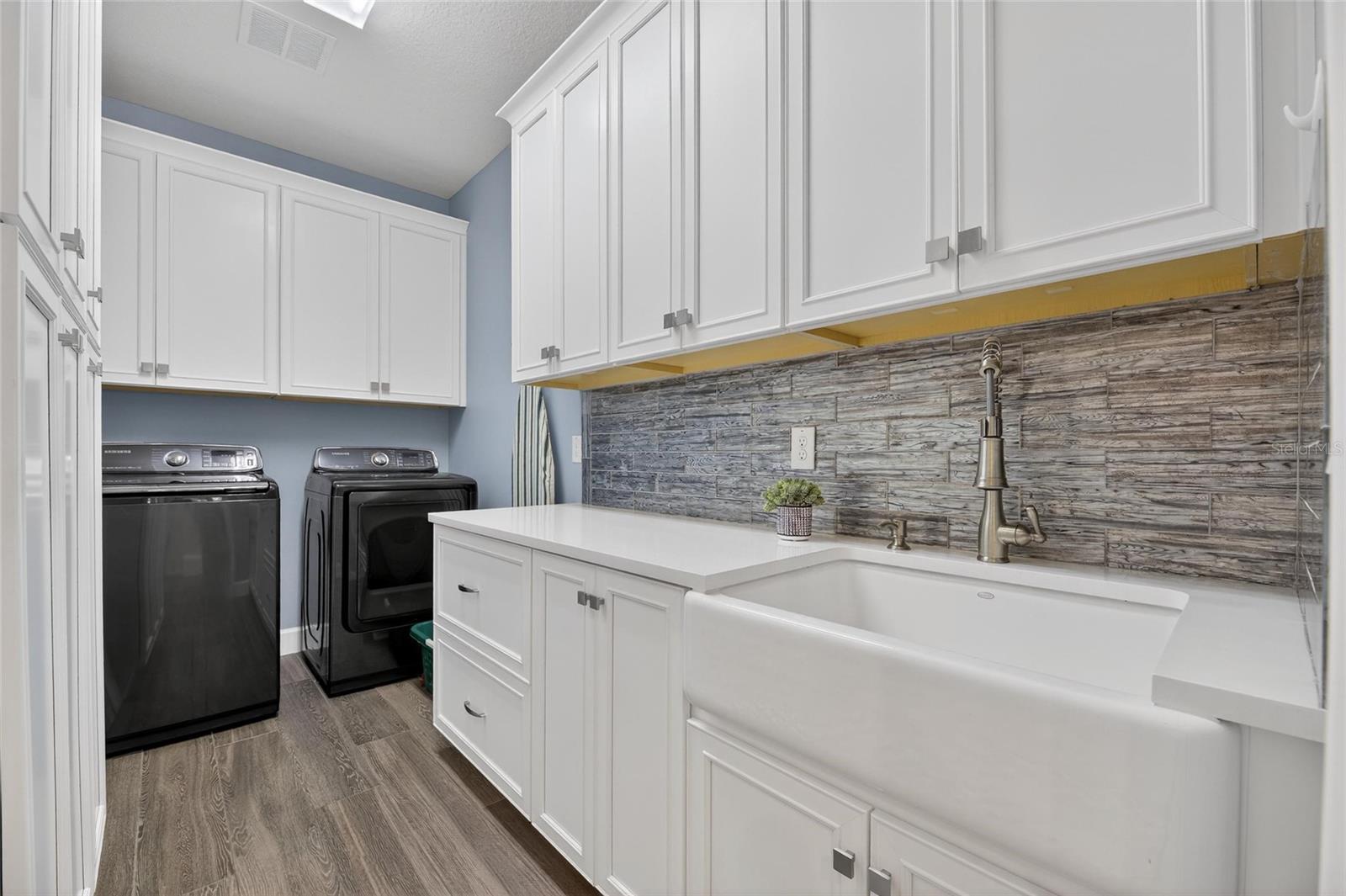 MIRABAY PH 3C-3 - Residential