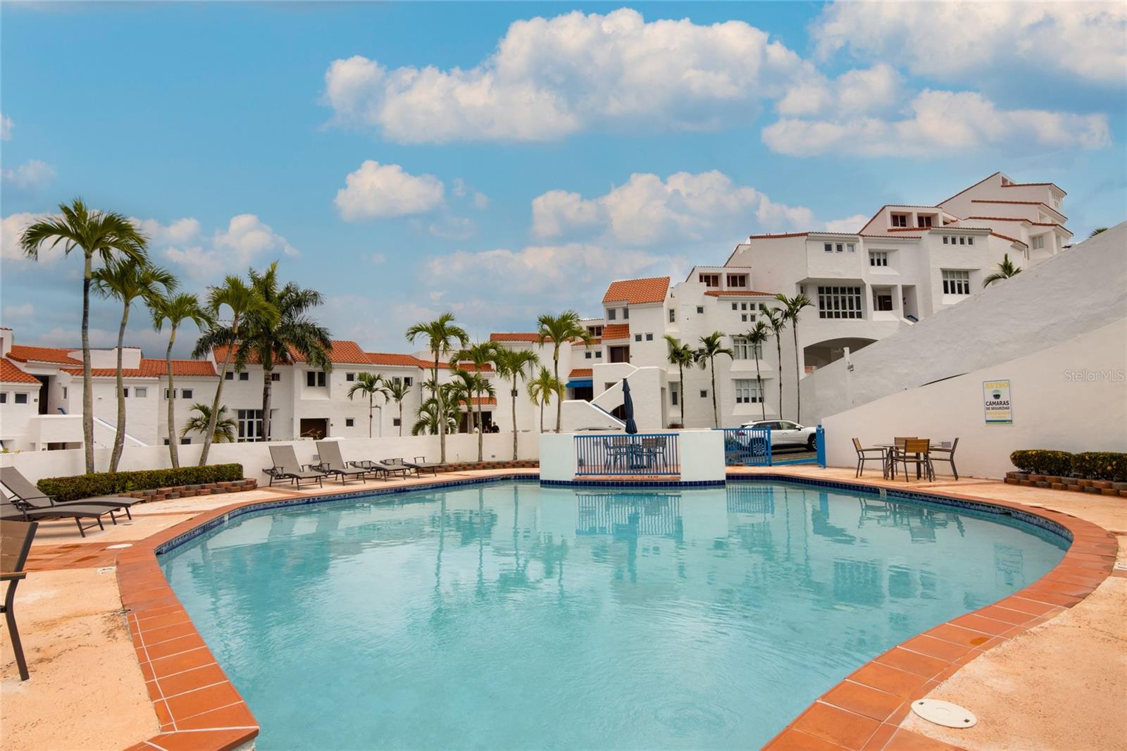 VILLA LAS BRISAS - Residential