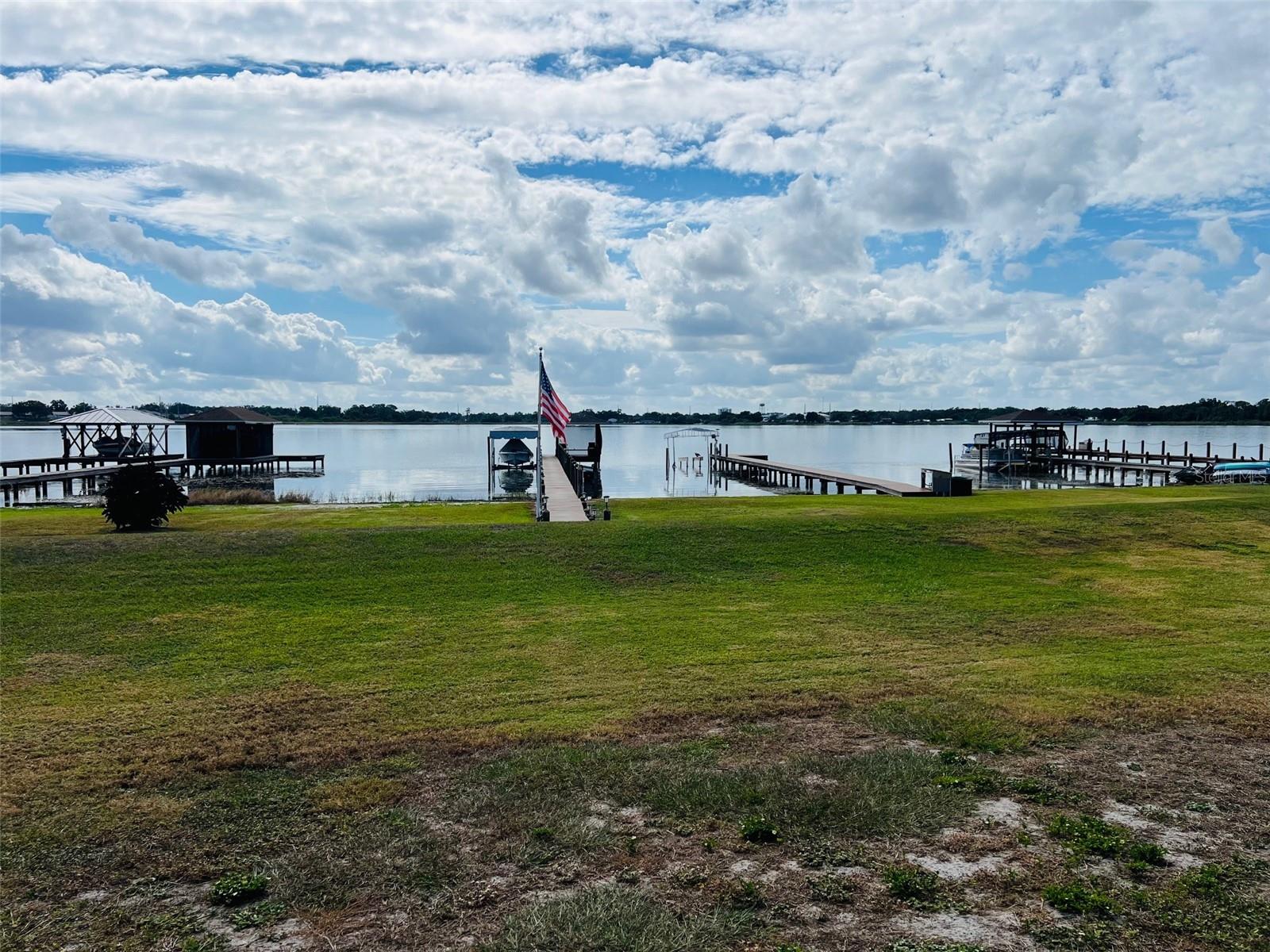 ISLAND LAKES - Residential