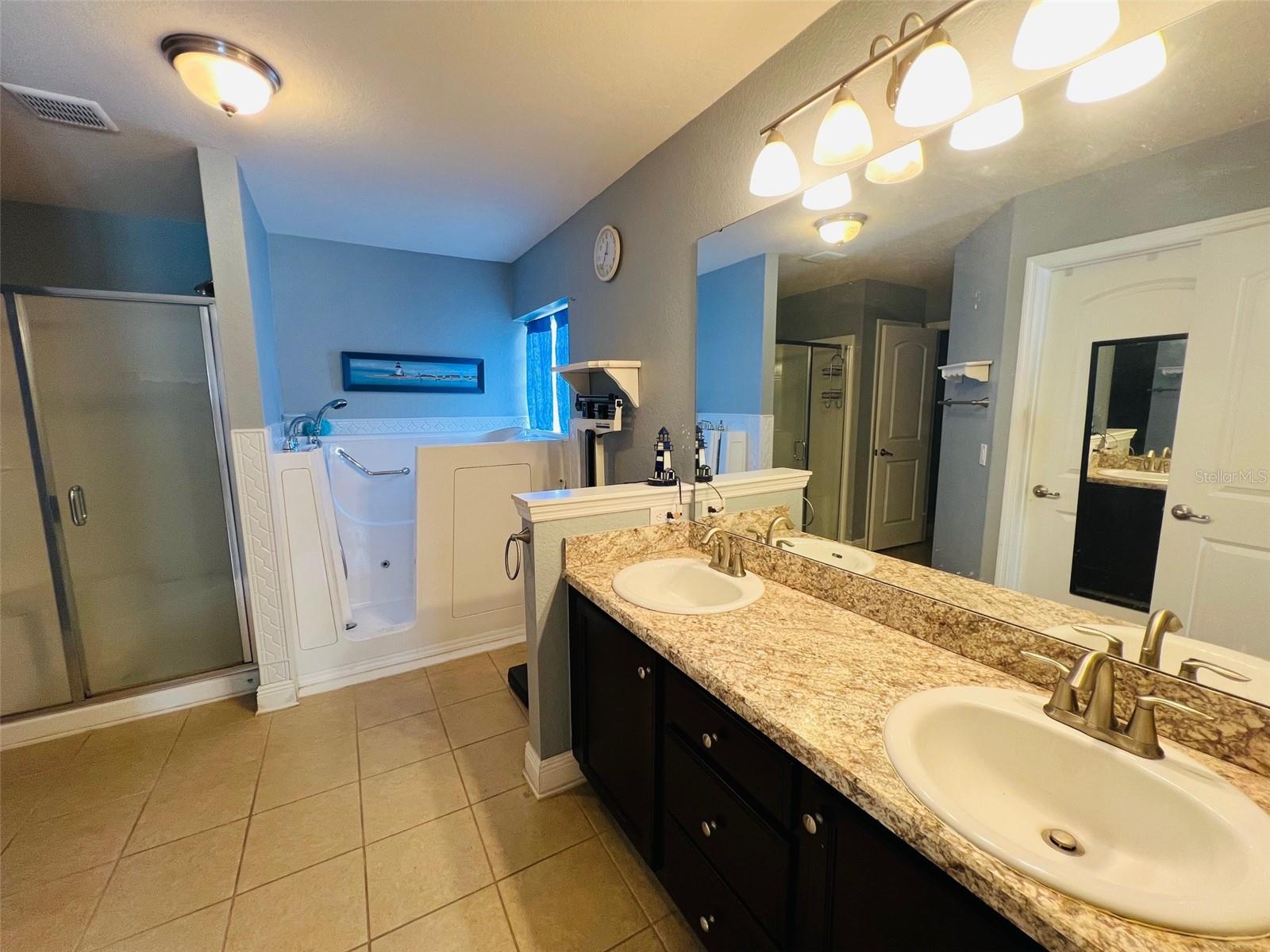 ISLAND LAKES - Residential