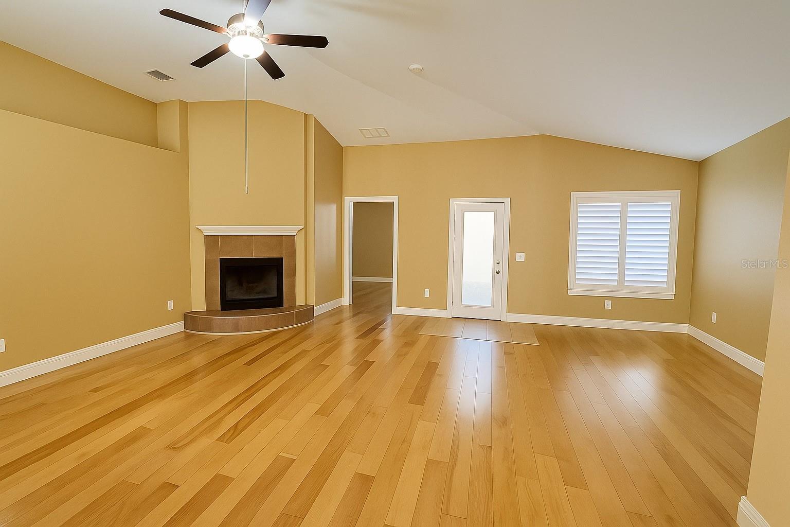 ISLAND LAKES - Residential