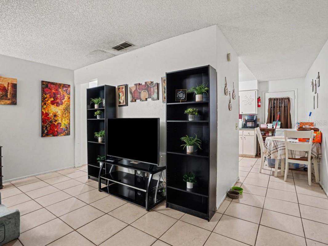 5661 STRUTHERS COURT