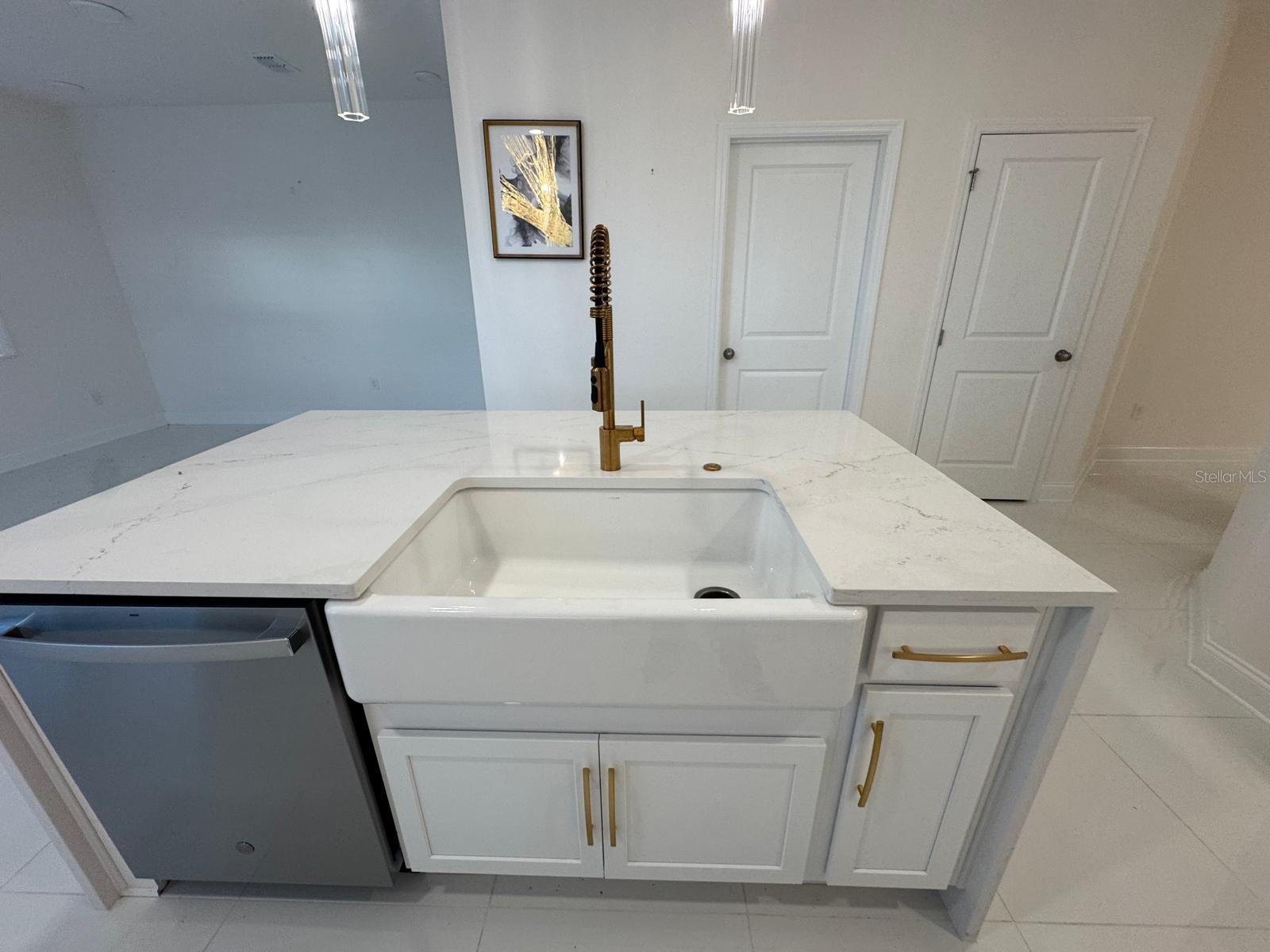 ENCORE/OVATION-PH 4B - Residential Lease