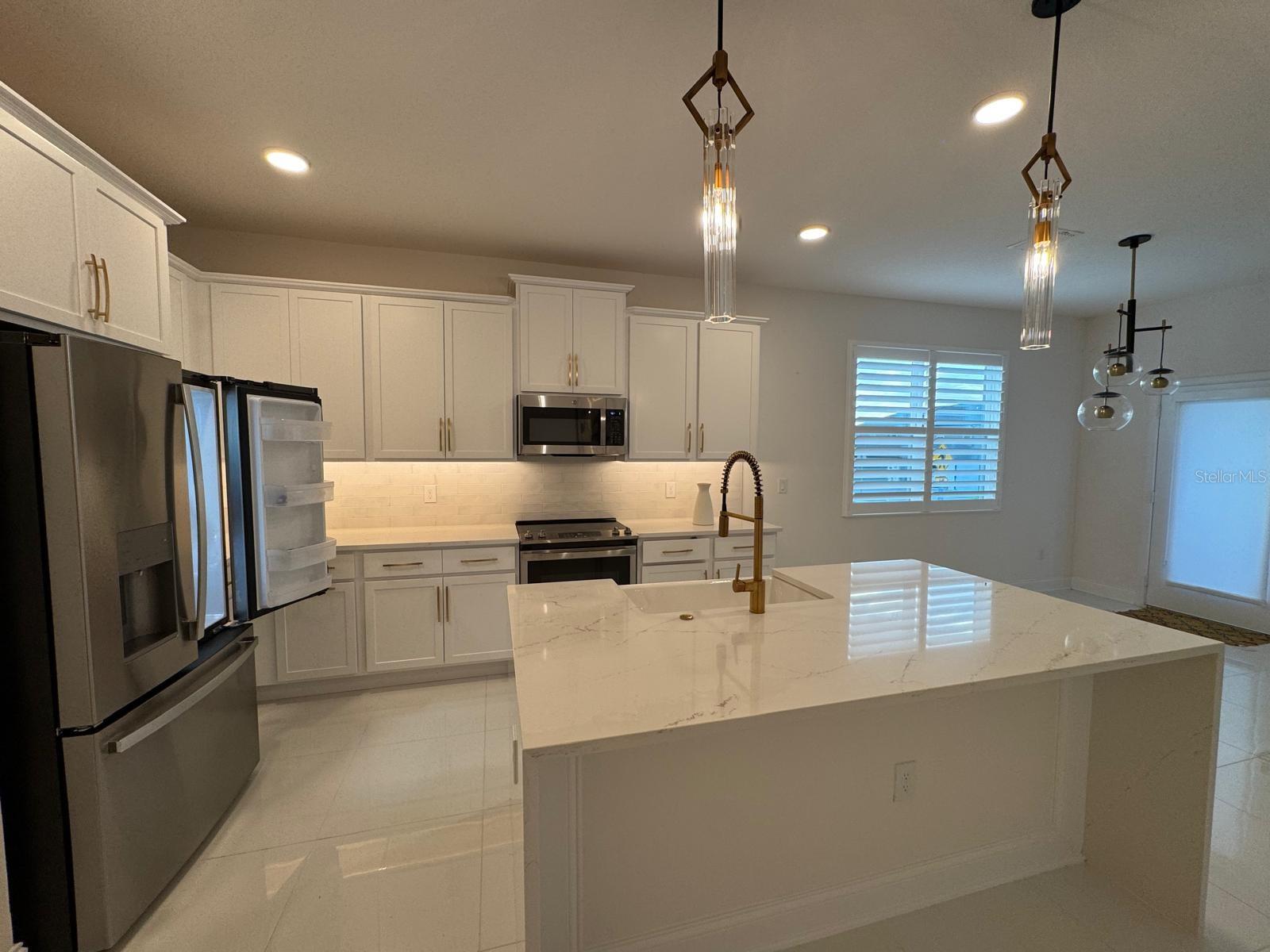 ENCORE/OVATION-PH 4B - Residential Lease