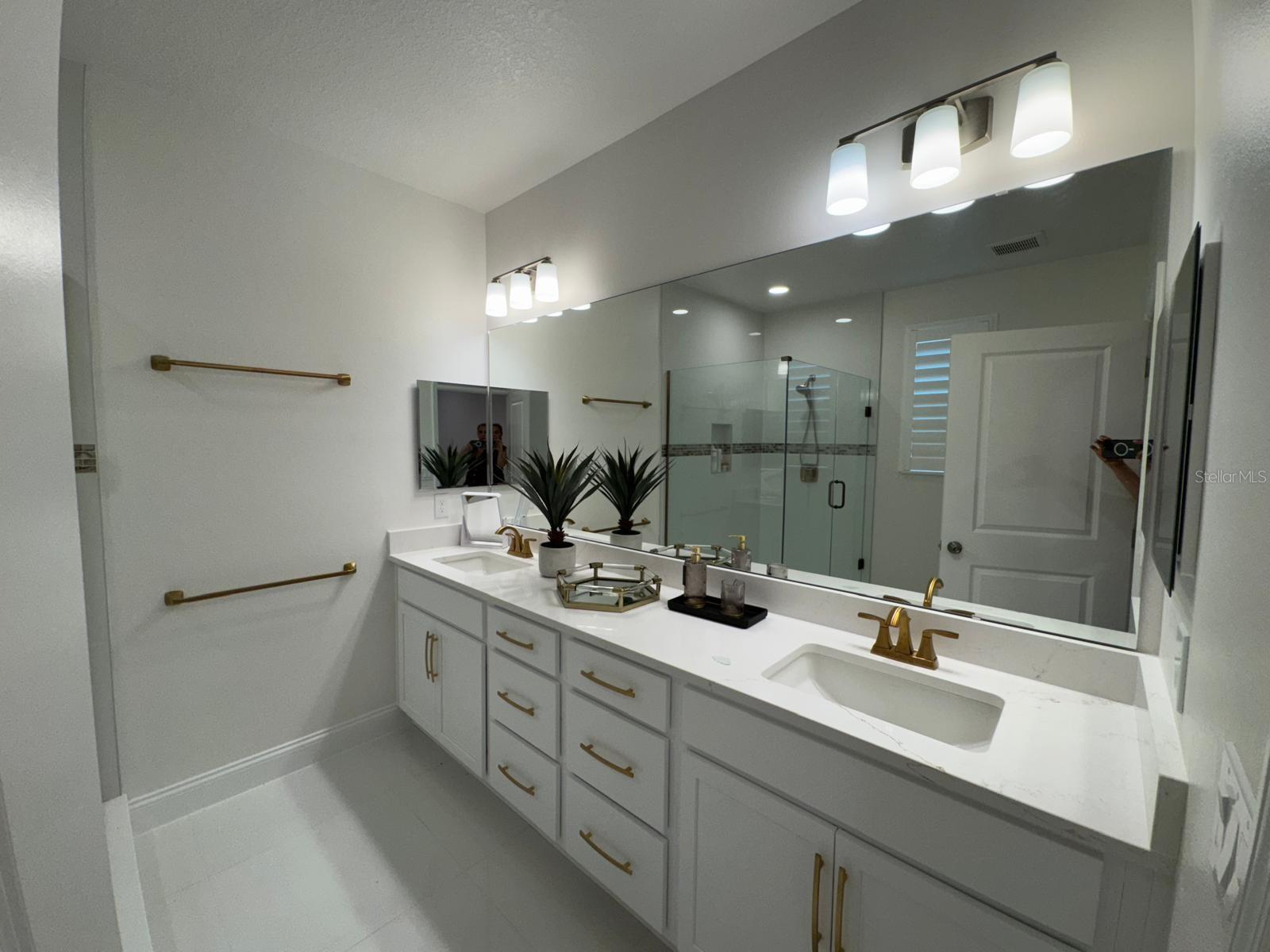 ENCORE/OVATION-PH 4B - Residential Lease