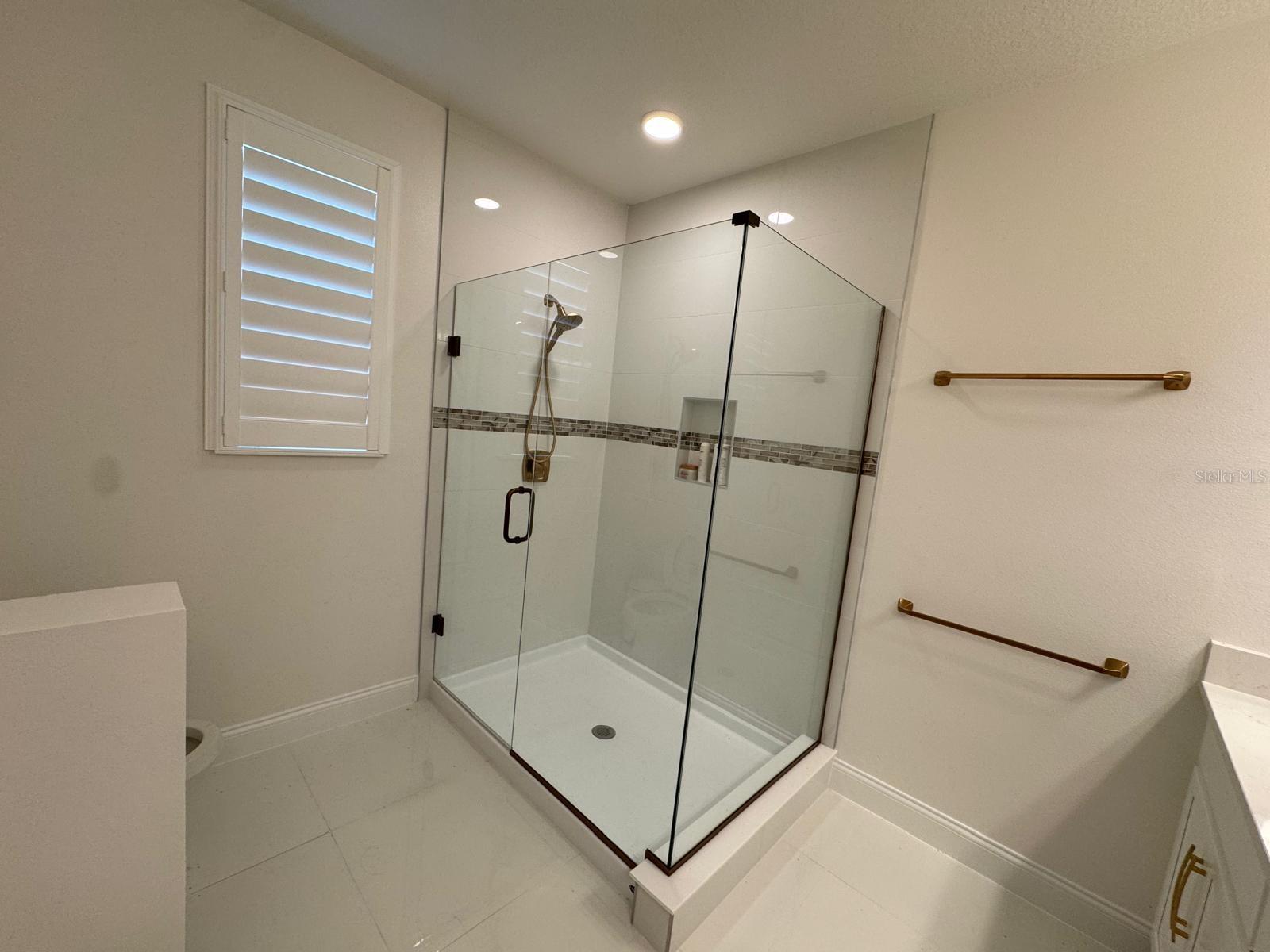 ENCORE/OVATION-PH 4B - Residential Lease