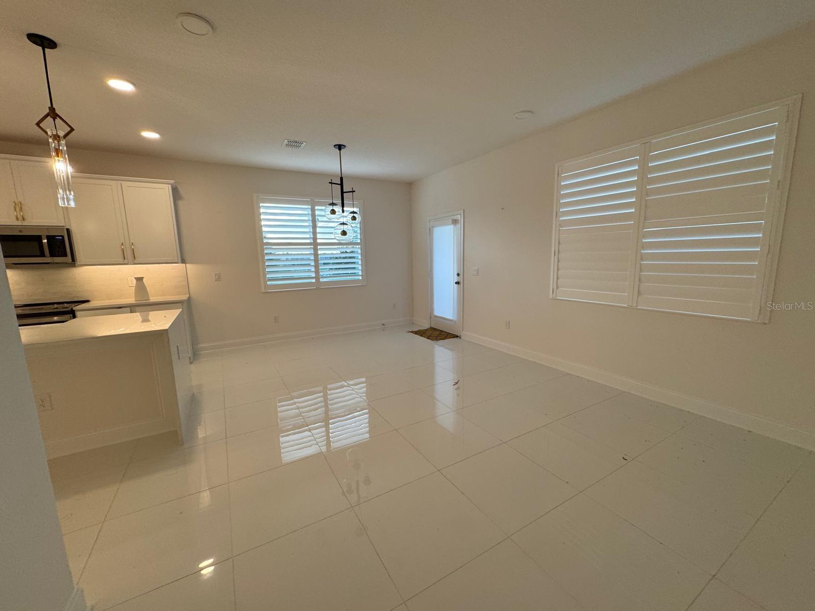 ENCORE/OVATION-PH 4B - Residential Lease