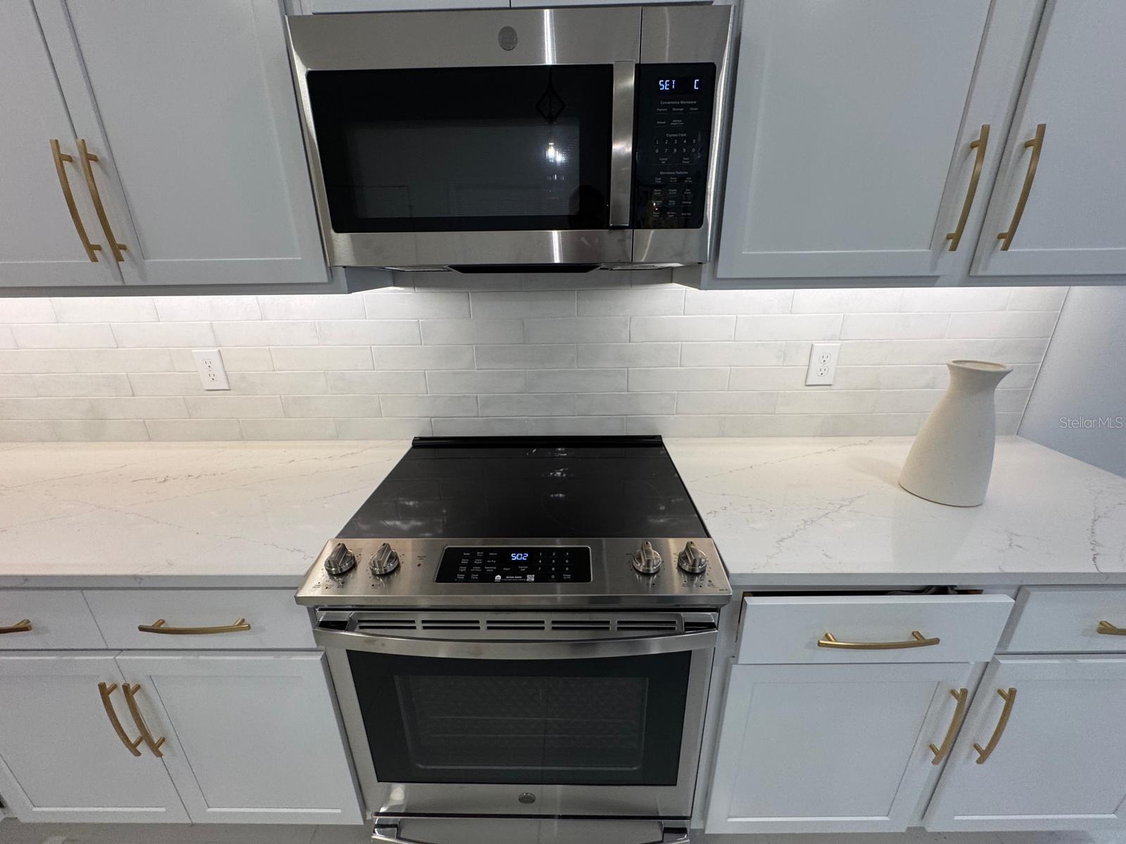 ENCORE/OVATION-PH 4B - Residential Lease