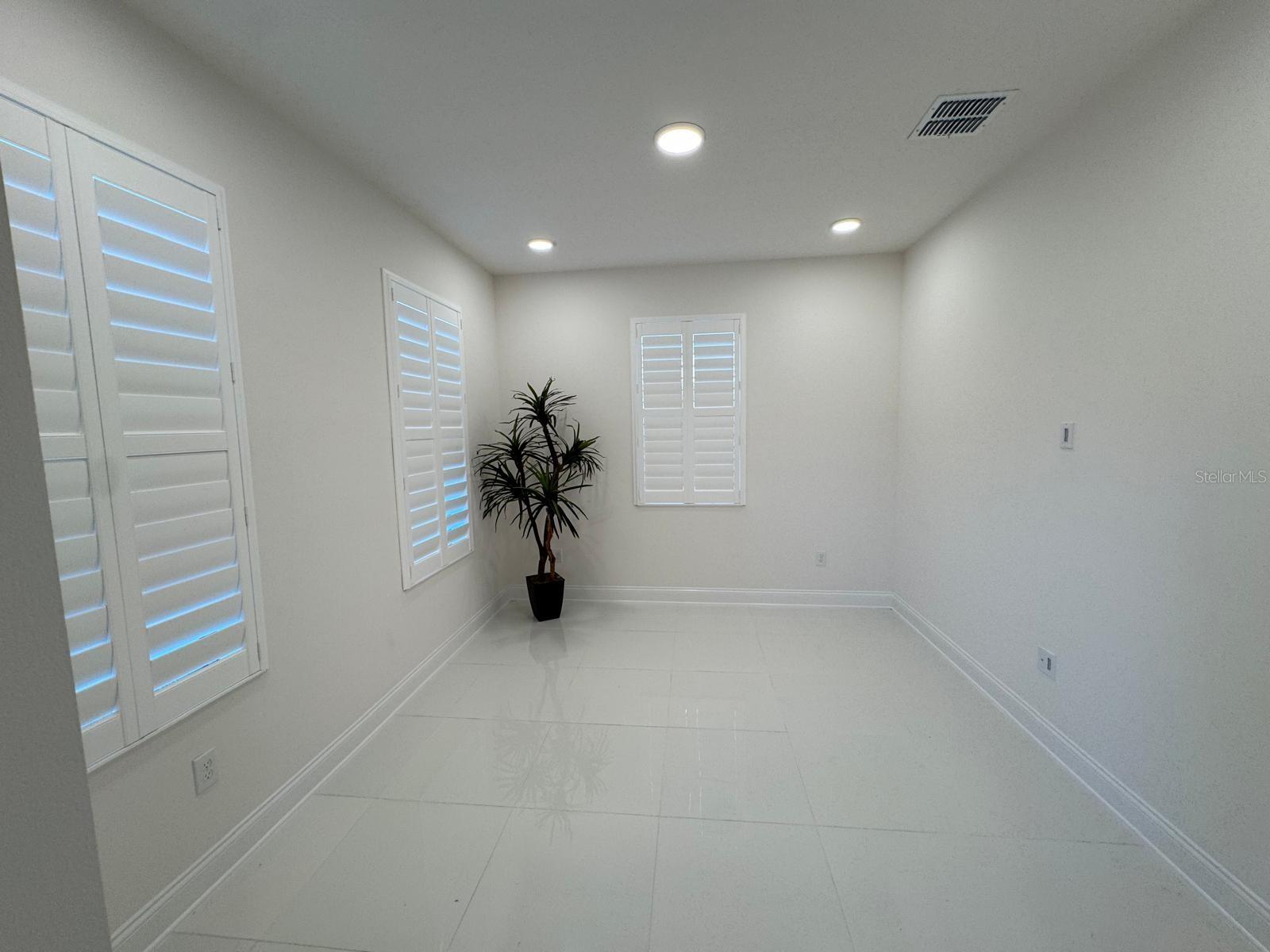 ENCORE/OVATION-PH 4B - Residential Lease