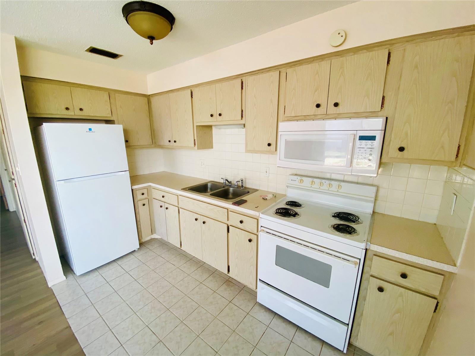 TAHITIAN GARDENS CONDO - Residential Lease