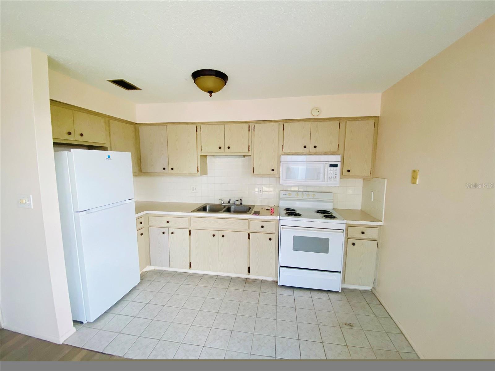 TAHITIAN GARDENS CONDO - Residential Lease