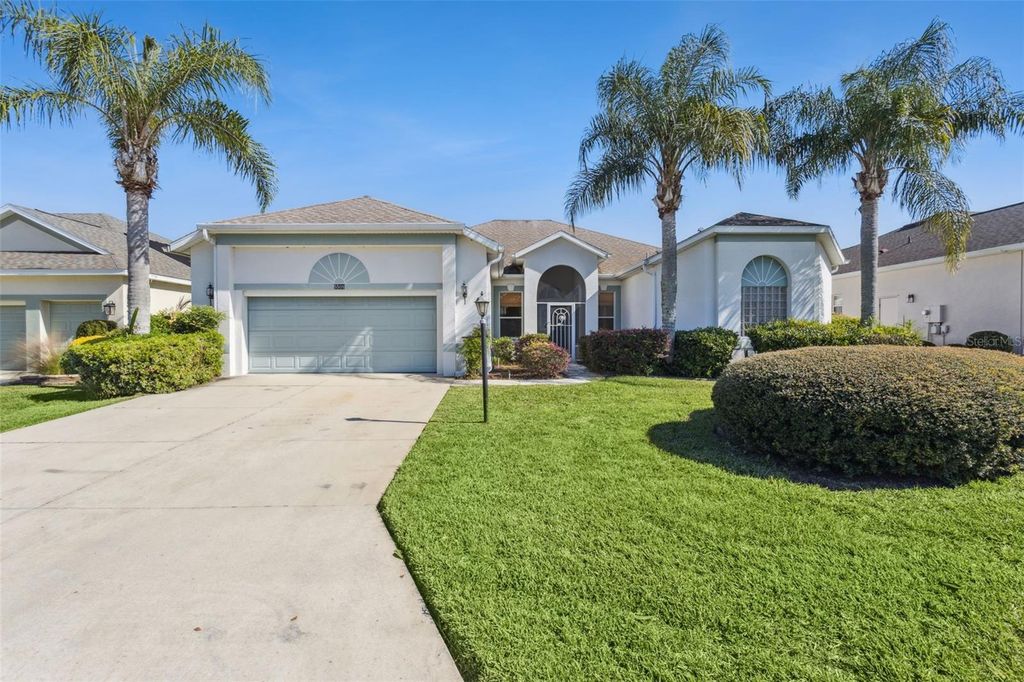 Photo of 5508 Belle Terre Drive, Leesburg, FL 34748 (MLS # G5104937)