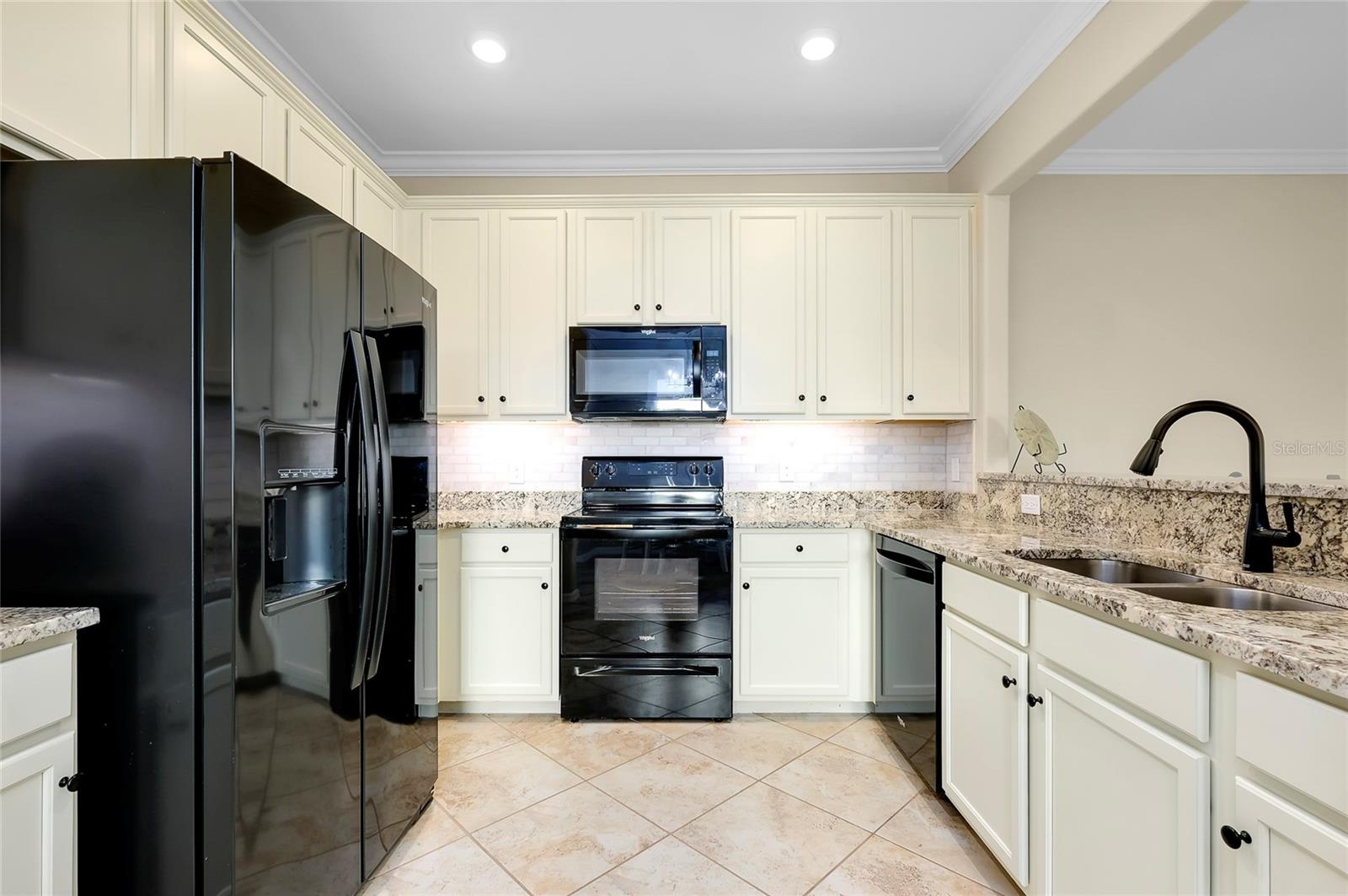 20391 LAGENTE CIRCLE