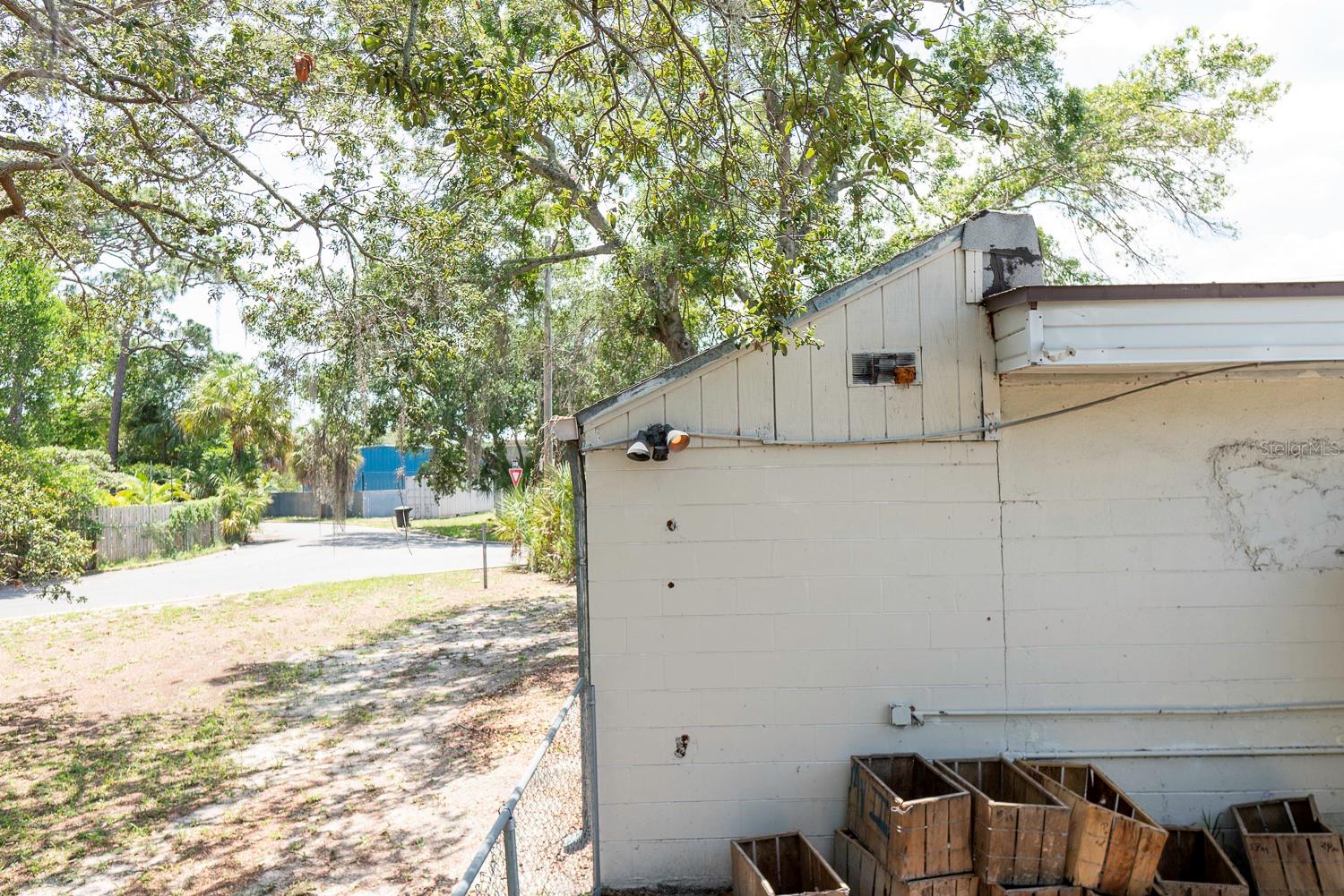 COLONIAL ANNEX - Commercial Sale