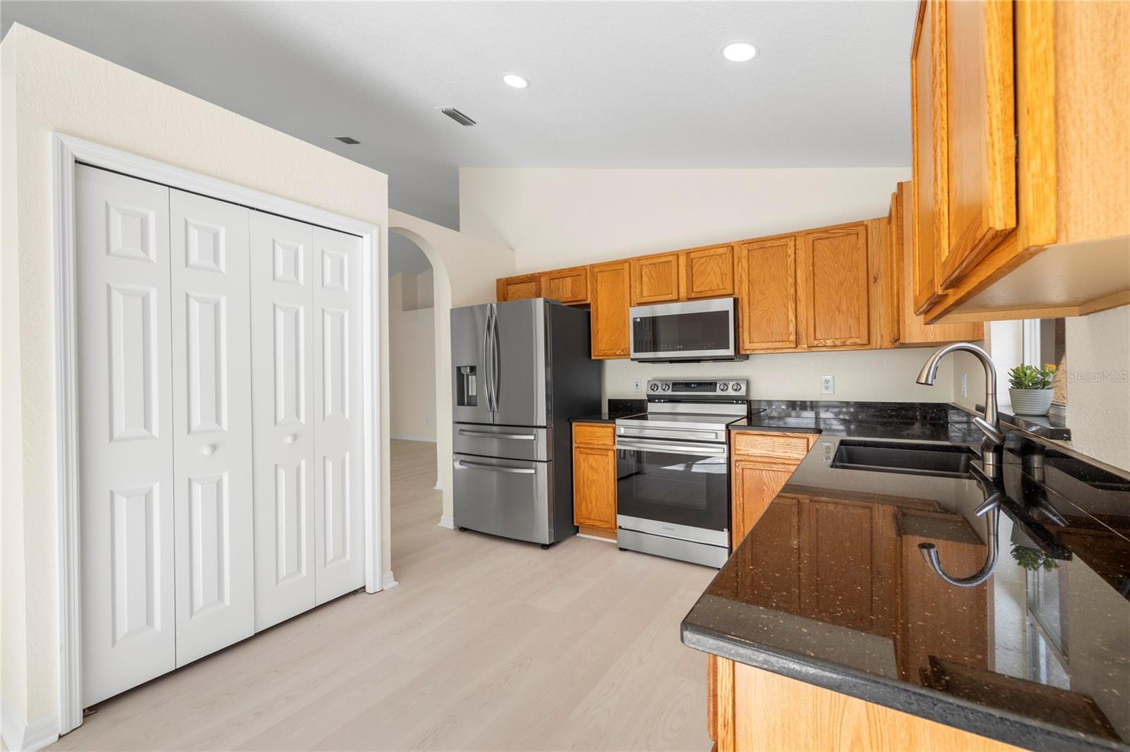 LAKEVIEW VILLAGE SEC H UNI - Residential