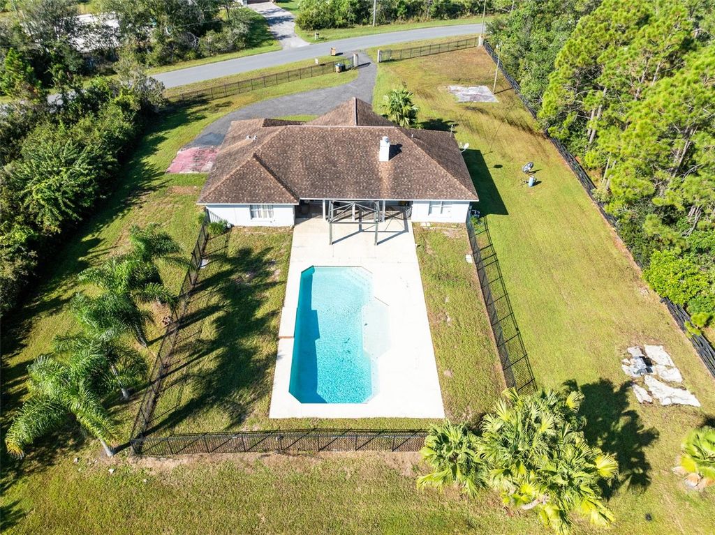 Photo of 2225 Bronco Drive, Saint Cloud, FL 34771 (MLS # S5136925)